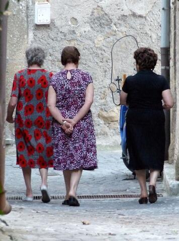 3 Ladies in Farnese